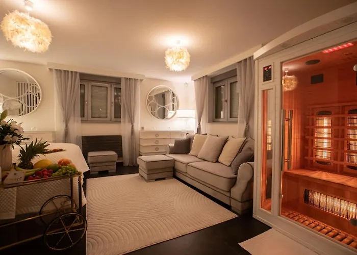 Diamond Premium Pool & Sauna Luxury Private Apartament *